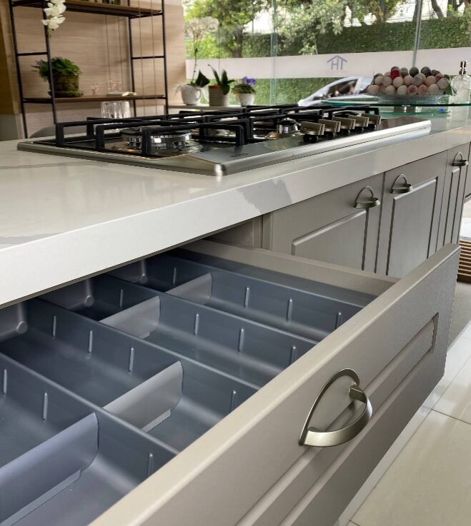 Cozinha planejada com ilha central
